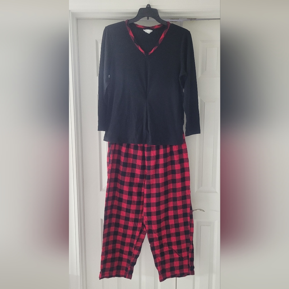 Euc charter clun woman pajamas Buffalo plaid flannel (a12)